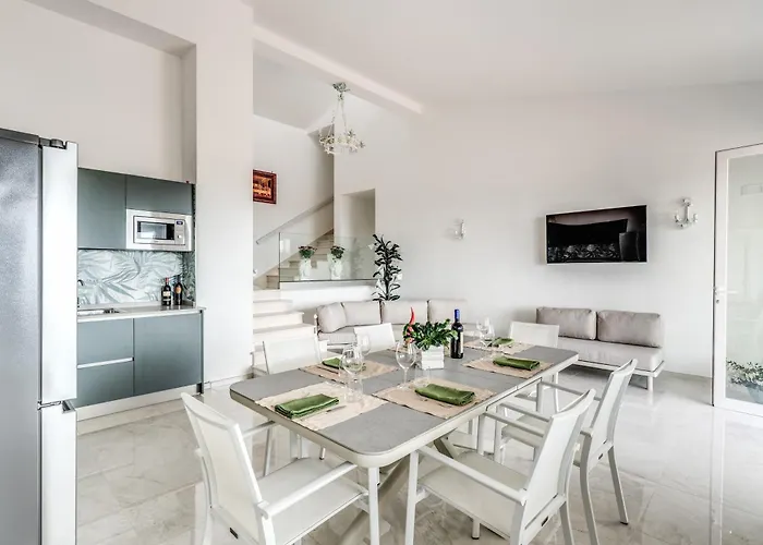 La Maison Dell'oasi SantʼAgata sui Due Golfi